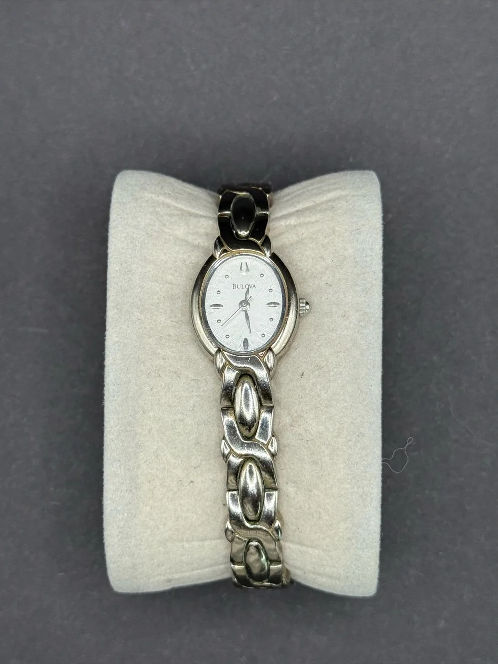 Vintage Bulova Women’s Oval Quartz Watch Silver Tone Link Bracelet